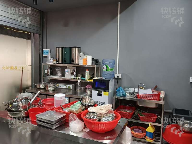 石碣“四甲中心市場”餐飲店 低價虧本一半全新精裝修轉讓， 急轉！！！人流量集中，附近工業區、公寓住宅等圍繞，全新精裝修，合適各種餐飲項目】