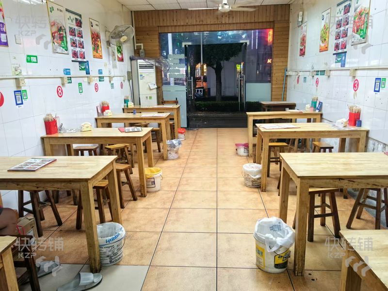 低價急轉 東坑東興中路‘四季廣場對面’木桶飯轉讓 可空轉 【鎮中心熱鬧街，人流量大，對面天虹，后面萬和，一棟三層樓，適合做任何行業】