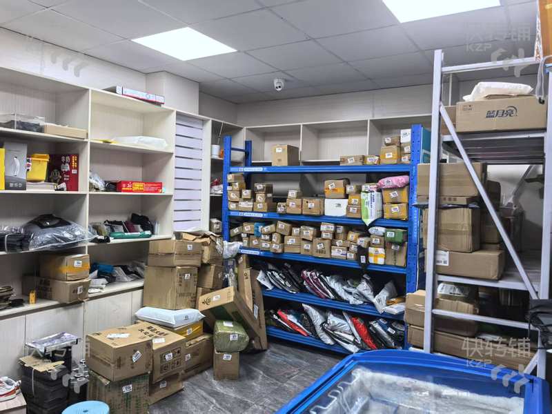 鳳崗公寓樓下便利店+菜鳥驛站轉(zhuǎn)讓【周邊都是公寓住宅、工廠、對面是公園】