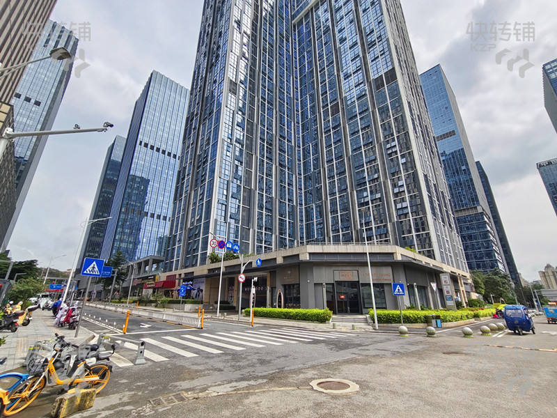 南城UCC匯金中心‘餐飲店’轉讓【日營業額3000+、周邊全是高端寫字樓大廈、小區圍繞、有固定熟客】