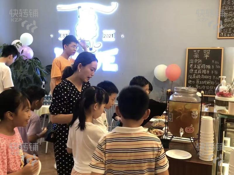 無(wú)需轉(zhuǎn)讓費(fèi)！石排水貝烘焙咖啡餐廳轉(zhuǎn)租【電子廠(chǎng)門(mén)口，對(duì)面石排產(chǎn)業(yè)園，附近有水貝工業(yè)區(qū)，時(shí)代天境小區(qū)，工業(yè)區(qū)和住宅圍繞】