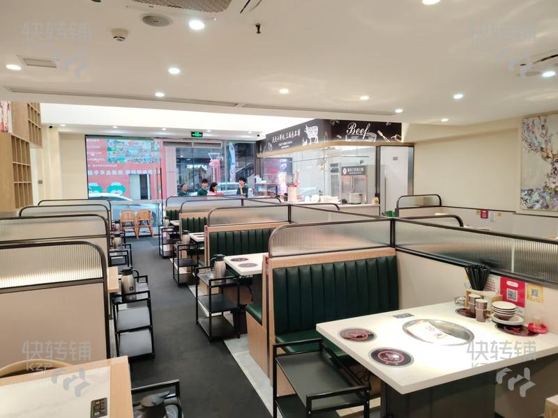 東城世博廣場火鍋店轉讓【萬達商圈、挨著地鐵口、人流量大、精裝修、寫字樓、住宅多】