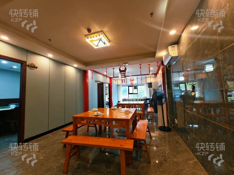清溪南峰華桂園川菜館轉(zhuǎn)讓【大型小區(qū)樓下、周邊都是小區(qū)、別墅，旁邊三星公園】