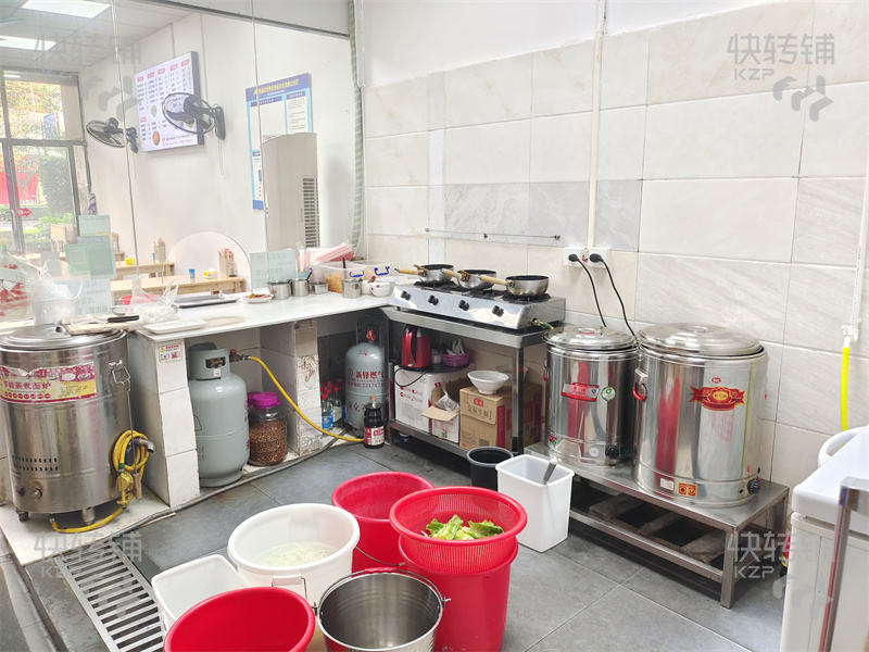 南城莞太路螺螄粉店轉讓【5年老店、酒店樓下、周邊大廈寫字樓、酒店、商場、公寓住宅多、合適做各種餐飲】可空鋪