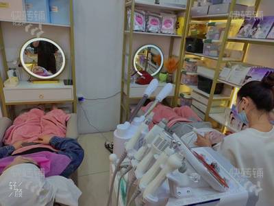 鴻福路‘印象匯’商場內化妝品店轉讓【上下電梯必走之路，對面南城醫院，近國貿、匯一城】