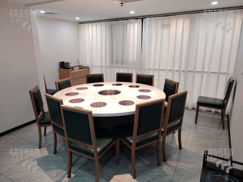 東城世博廣場火鍋店轉讓【萬達商圈、挨著地鐵口、人流量大、精裝修、寫字樓、住宅多】
