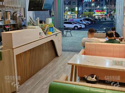 塘廈商場門口飲品店轉讓【林村市場出入口處，周邊公寓住宅多】