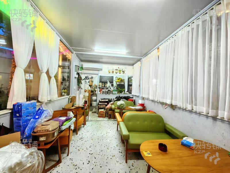 南城夜市街奶茶燒烤店轉(zhuǎn)讓【大轉(zhuǎn)角位、隔壁潮K酒吧、路口位置，客流集中點(diǎn)】