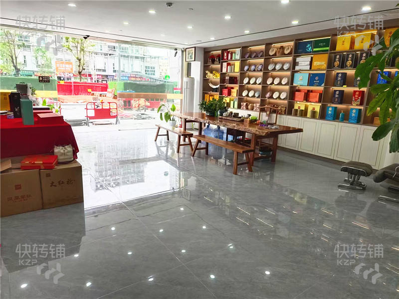南城鴻福西路‘煙酒商行店’轉(zhuǎn)讓/可空轉(zhuǎn)【處地鐵口、近公交站臺、寫字樓、小區(qū)樓密集、交通便利停車方便】