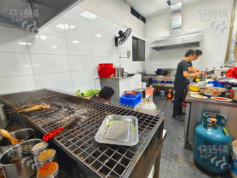 長安沙頭盈業中燒烤夜宵店轉讓【可空鋪、美食夜宵一條街，門口寬敞外擺9張桌，人流集中，大型工業園、公寓房圍繞】