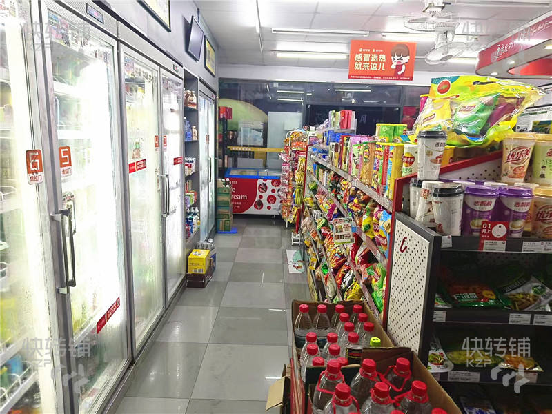 東城景湖春曉‘美宜佳’便利店轉(zhuǎn)讓【小區(qū)正門進(jìn)出口、經(jīng)營(yíng)多年、客源穩(wěn)定、高端小區(qū)、營(yíng)業(yè)額3500+】