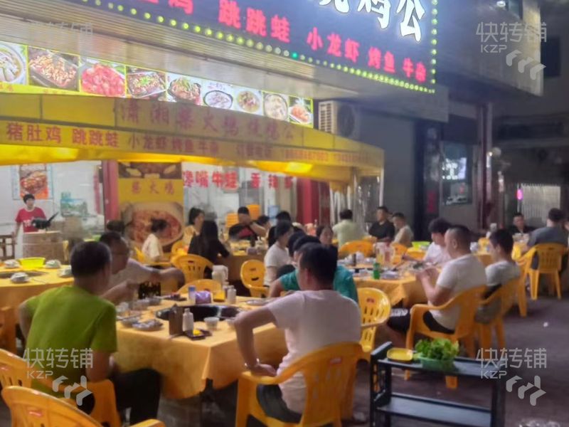 東城‘工廠出入口’夜宵店轉(zhuǎn)讓【旁邊住宅工廠圍繞、商住一體街鋪、人流集中、外擺空間大】