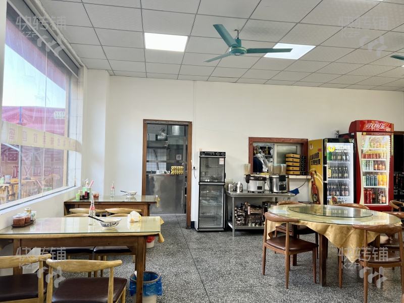 中堂‘吳家涌廣場旁’餐飲店轉讓【附近廣場、工廠住宅集中，旁邊吳家涌廣場、人流量巨旺，可外擺】