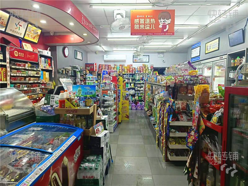 東城景湖春曉‘美宜佳’便利店轉(zhuǎn)讓【小區(qū)正門進(jìn)出口、經(jīng)營(yíng)多年、客源穩(wěn)定、高端小區(qū)、營(yíng)業(yè)額3500+】