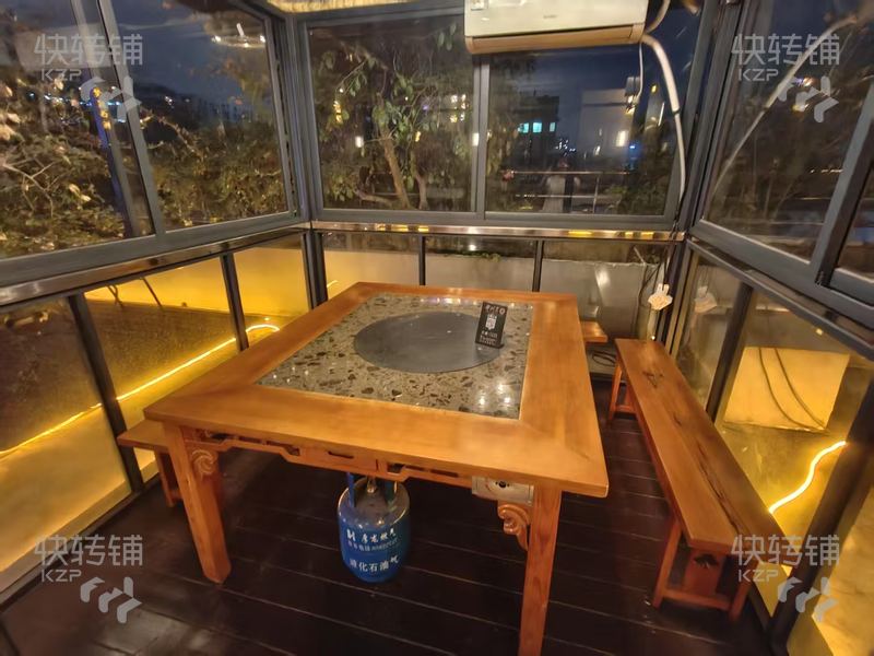 厚街厚街村主街露天天台餐吧转让【对面工业园区、附近住宅区、装修精美、总投100w＋】