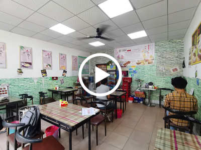 東城余屋商業街餐飲店轉讓【旁邊有學校、工業區、住宅區，附近有大大小小工廠圍繞，租金很便宜，門口有停車位】