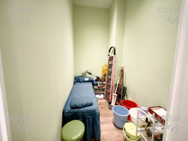 深圳龍華‘植物醫生’美容店轉讓【商場電梯口處，周邊住宅區密集，富士康+華為大廠區多，人氣旺】