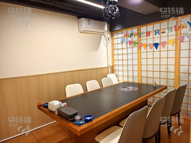東城雍華庭‘韓國烤肉店’轉(zhuǎn)讓【經(jīng)營6年多、公交站臺后面、富人小區(qū)集中、加盟店多】
