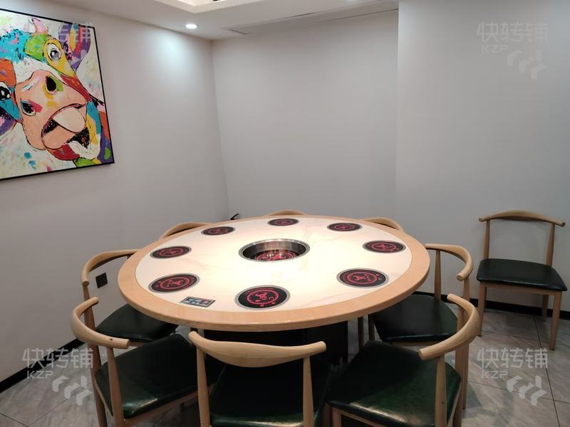 東城世博廣場火鍋店轉讓【萬達商圈、挨著地鐵口、人流量大、精裝修、寫字樓、住宅多】
