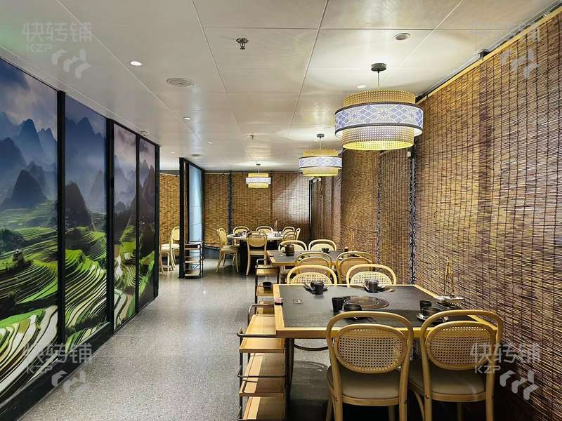 厚街廣場旁加盟餐飲店轉(zhuǎn)讓【廣場出入口位置、全新裝修、上下兩層、經(jīng)營不限餐飲行業(yè)、重投入撿漏價(jià)】