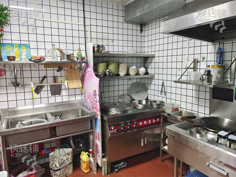 南城“鴻福西路”KFC旁餐飲店轉讓【裝修新、商場門口處、旁地鐵口、對面網紅街、住宅寫字樓多、人流量大】