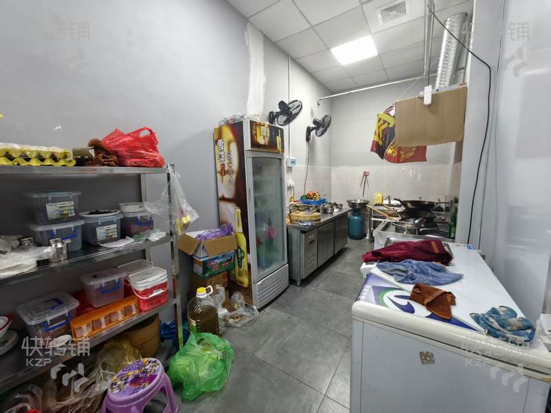 厚街万达广场夜市餐饮店转让，转让费包含1.4万押金【十字路口旁、美食聚集地、多个商场、写字楼、小区】