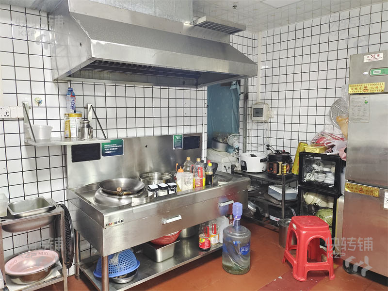 南城“鴻福西路”KFC旁餐飲店轉讓【裝修新、商場門口處、旁地鐵口、對面網紅街、住宅寫字樓多、人流量大】