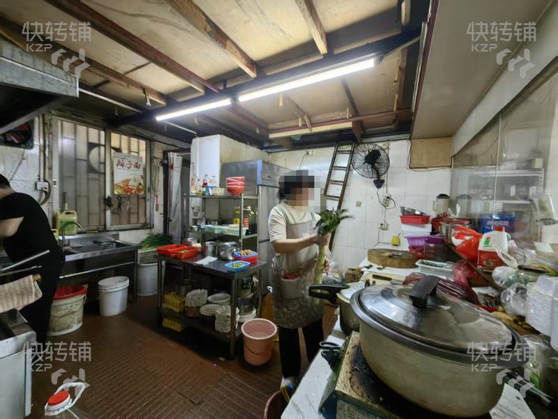 大嶺山‘向東市場’快餐店轉讓【三叉路口處、沒有同行競爭、周邊全是廠區，出租樓，能做1500左右】