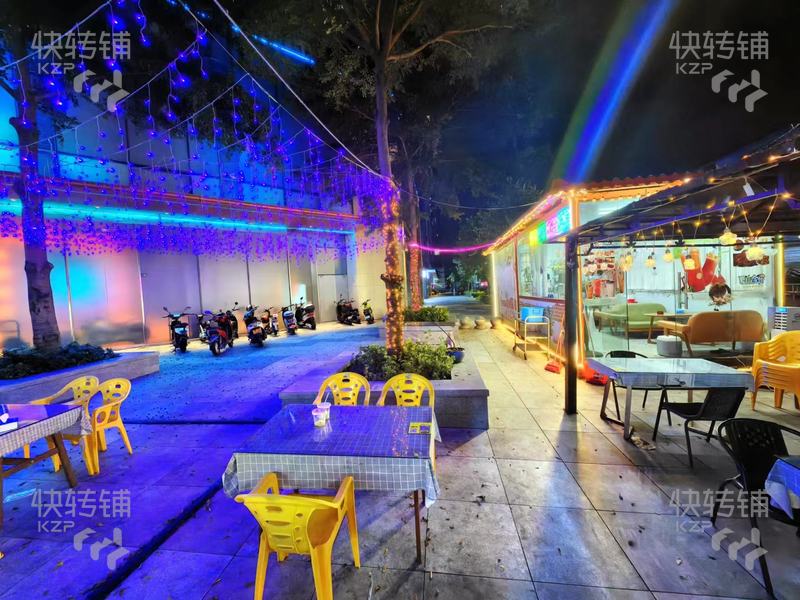 南城夜市街奶茶燒烤店轉(zhuǎn)讓【大轉(zhuǎn)角位、隔壁潮K酒吧、路口位置，客流集中點(diǎn)】