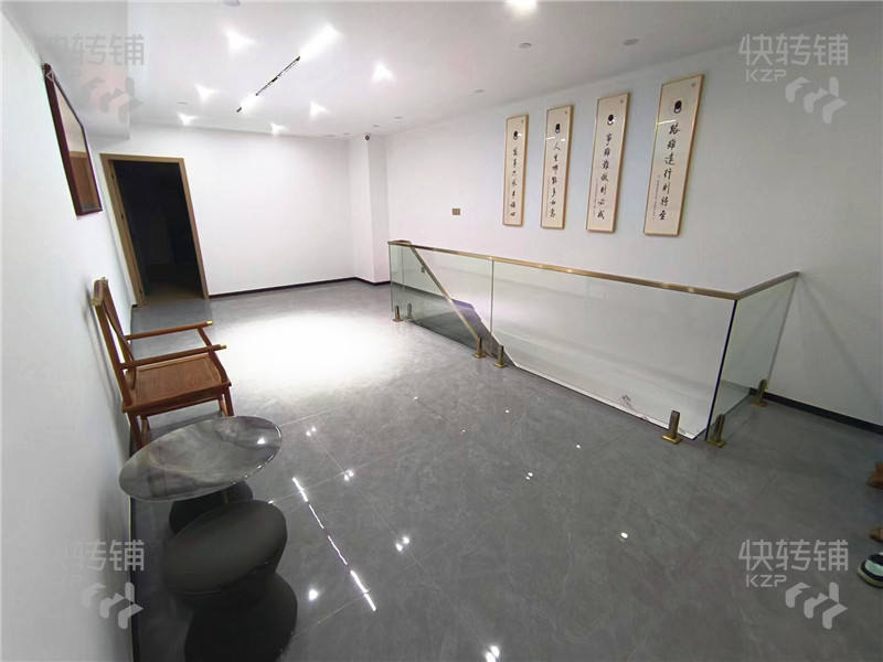 南城鴻福西路‘煙酒商行店’轉(zhuǎn)讓/可空轉(zhuǎn)【處地鐵口、近公交站臺、寫字樓、小區(qū)樓密集、交通便利停車方便】
