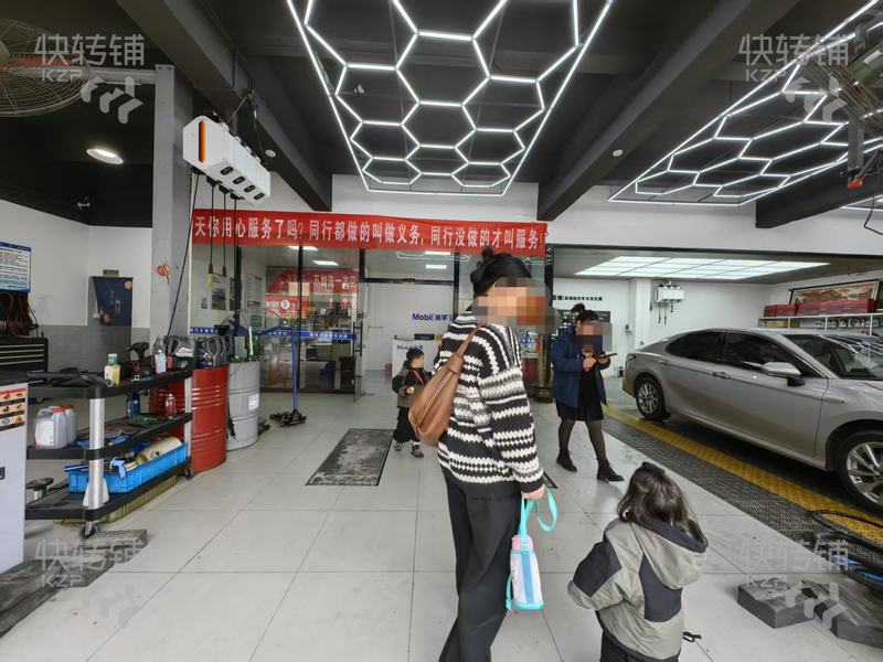 謝崗振興大道‘汽修店’轉讓【交叉口處、每天進店20-30臺車，租金便宜，門口停車位充足】