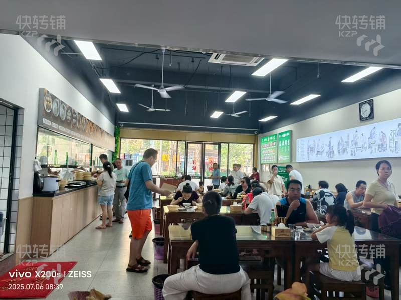 南城‘宏七路’餐廳轉讓【旁邊宏成國際家具城，對面恒大雅苑，人流量大，消費水平高】