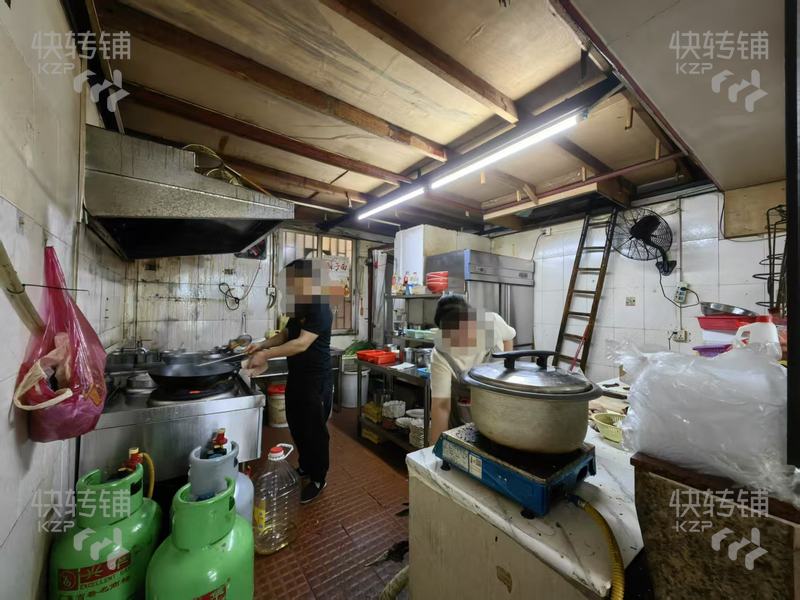 大嶺山‘向東市場’快餐店轉讓【三叉路口處、沒有同行競爭、周邊全是廠區，出租樓，能做1500左右】