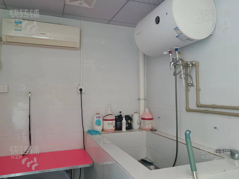 低價急轉！！！常平綠地商業廣場空鋪轉讓【上下兩層半，附近小區住宅、商場等圍繞，全新精裝修，同行接手即可營業，可空鋪】