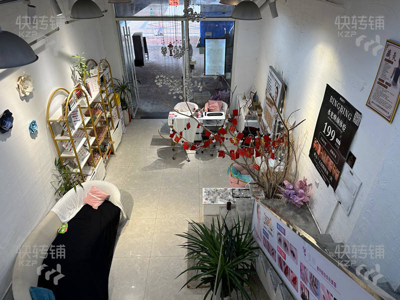 虎門萬達金街美容美甲店低價轉(zhuǎn)讓【電梯入口處、人流量大，商圈自帶人流，有固定客源】