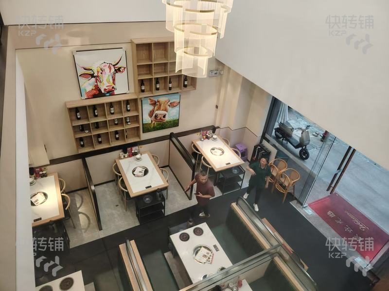 東城世博廣場火鍋店轉讓【萬達商圈、挨著地鐵口、人流量大、精裝修、寫字樓、住宅多】