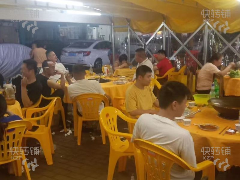 東城‘工廠出入口’夜宵店轉(zhuǎn)讓【旁邊住宅工廠圍繞、商住一體街鋪、人流集中、外擺空間大】