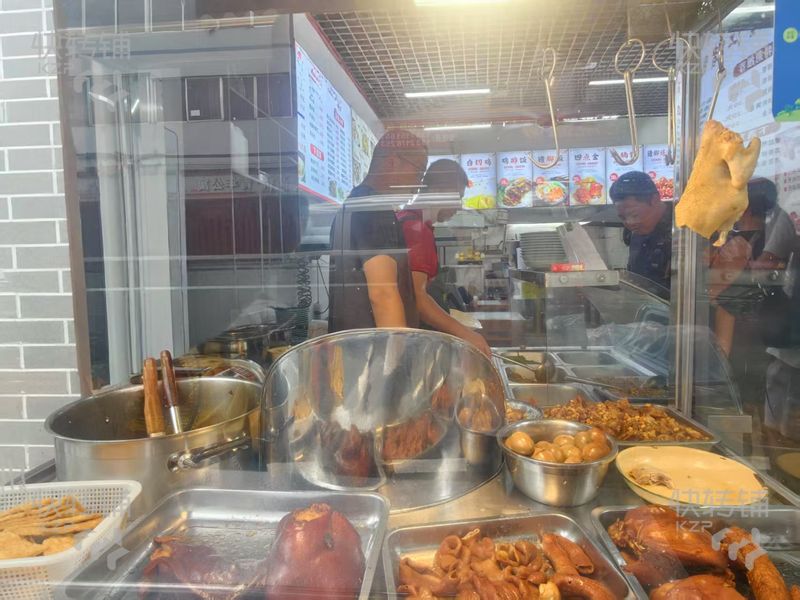 莞城博廈滑石街‘隆江豬腳飯’轉讓【十多年老店、固定客戶多、穩定2500左右、寫字樓大廈、學校多】