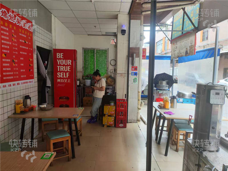 萬江趙屋路‘早餐店’轉讓【挨著十字路口，住宅區入口處、正對面是小區、旁邊是學校】