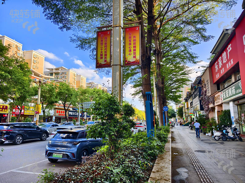 黄江环城路‘眼镜店’转让/可空转【旁边天虹商场、星光城、富人集中区、空铺适合行业多】