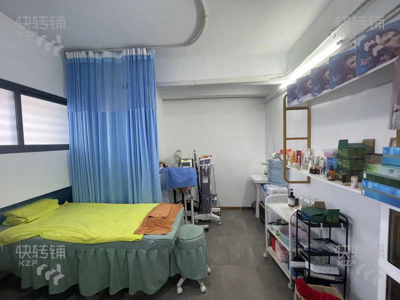 佛山三水区南丰大道美容院转让【保利小区门口，周边全小区围绕，商圈人气旺，适合做多种行业】