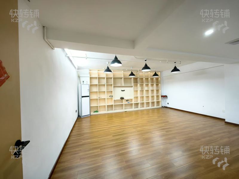 寮步鼎峰.尚境‘美容’旺鋪一手房東招租【全新精裝修、門口有小院子、周邊全是高端小區、適合任何行業】