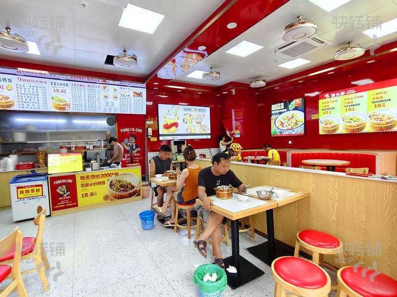 東城‘銀山大街’現(xiàn)炒木桶飯轉(zhuǎn)讓【平均營業(yè)額5000+，對面萬達廣場，商業(yè)街客流量大，住宅人口密集】