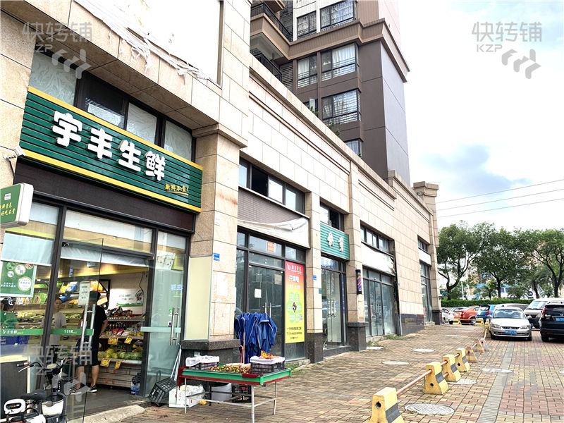 寮步映玥明轩入口处生鲜水果店转让【周边都是成熟小区，生意稳定】