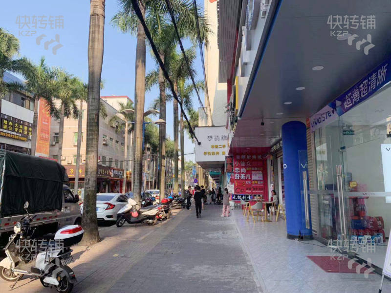 急转】东凤商业步行街冷饮店转让，位置优越，步行街位置，附近是商场，电影院等，人流集中地。