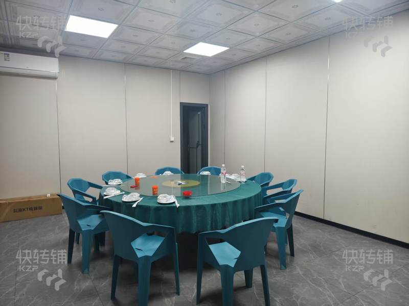 东城山湖路‘夜宵餐饮店’转让【处夜市街、周边工厂、学校、住宅区、大型商场旁，可空转】
