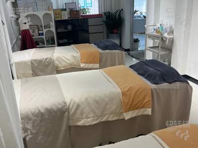 石碣横滘美容店转让【综合市场门口、旁边就是学校、住宅区入口】