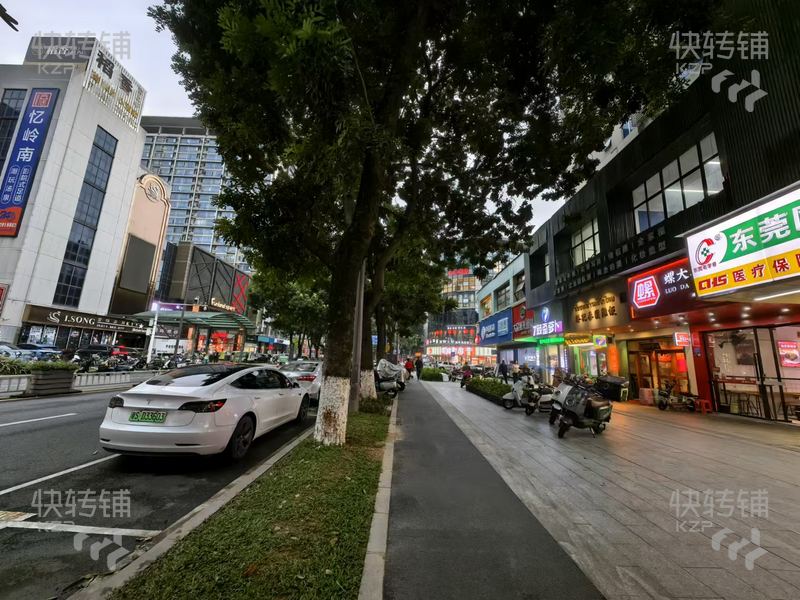 南城‘汇一城’螺蛳粉店 空铺转让【石竹花园小区楼下，旁边零食有鸣，高客流量地段，CBD核心商圈】
