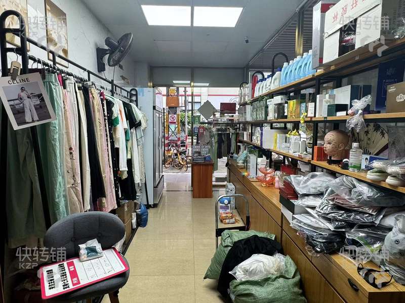 石碣明珠西路服装店转让/可直租【中心地段、小区住宅、万和百货商场广场、酒店大厦环绕，租金便宜】可空转