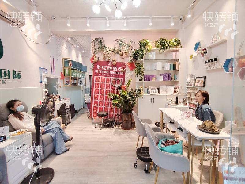 （急转）坦洲中和北街美容店转让，设备齐全，临街商铺，位置好，周边小区，出租屋密集，附近有两个大商场，是周围住户需经路 ，稳定经营七年多，会员多，有稳定客源，门口停车方便，接到赚到！！